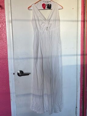 Sleeveless White V-Neck Tie-Front Wide-Leg Jumpsuit